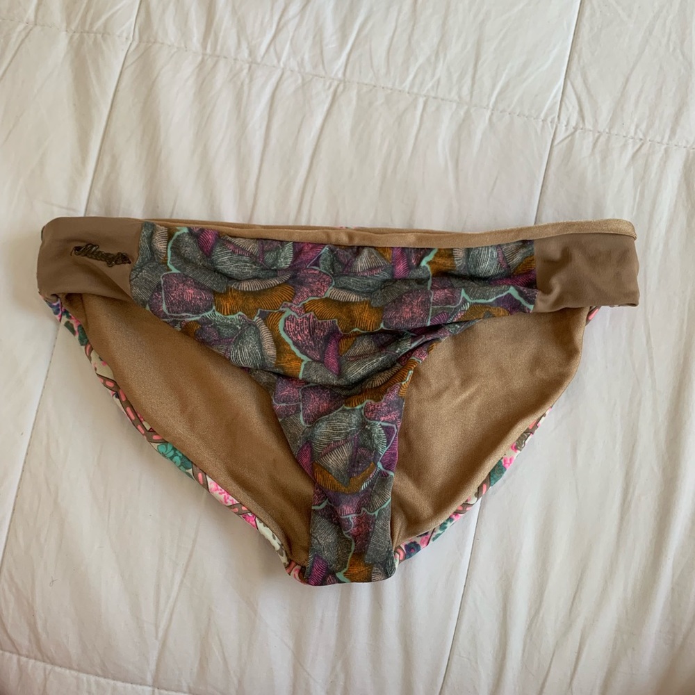 Reversible bikini bottoms